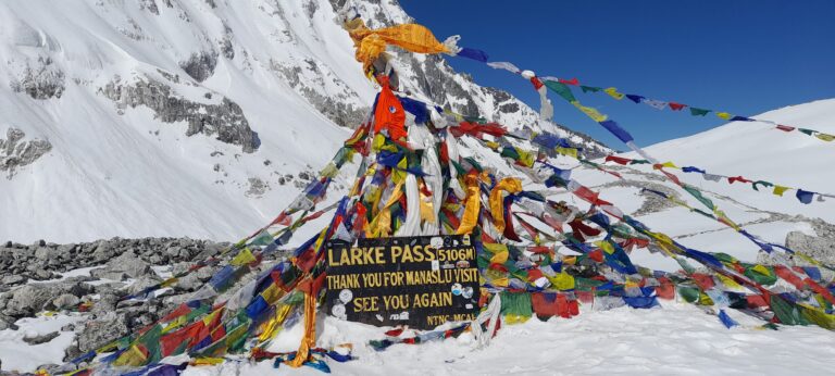Manaslu Trek in Nepal Larke Pass
