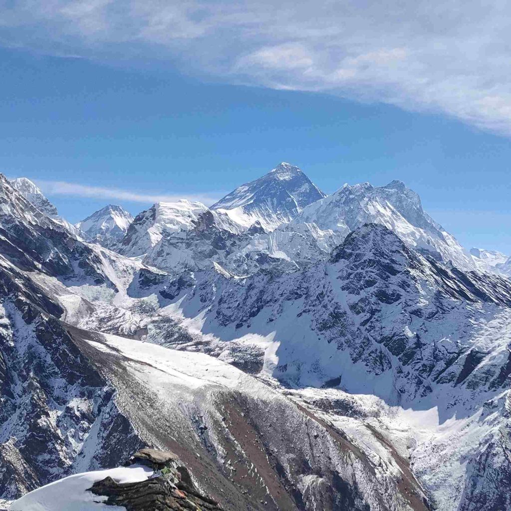 Gokyo-Ri-view-Point-with-Everest-Lhotse-Nuptse-and-Makalu