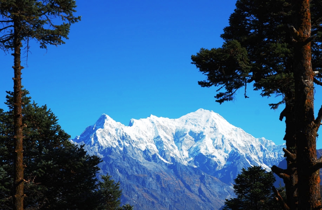 View of Lantang Lirung from Cholang-Pati on the way to Shin Gumpa-Gosainkunda-trek